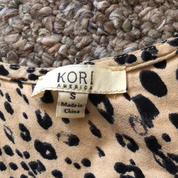 Leopard Ruffle Blouse - Picture 3 of 4